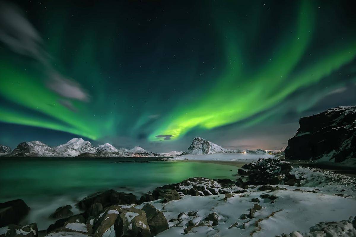 pemandangan aurora borealis dari Nordland,