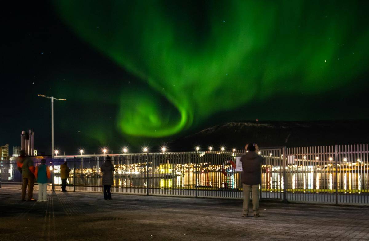 pemandangan aurora borealis dari Tromso, Norwegia