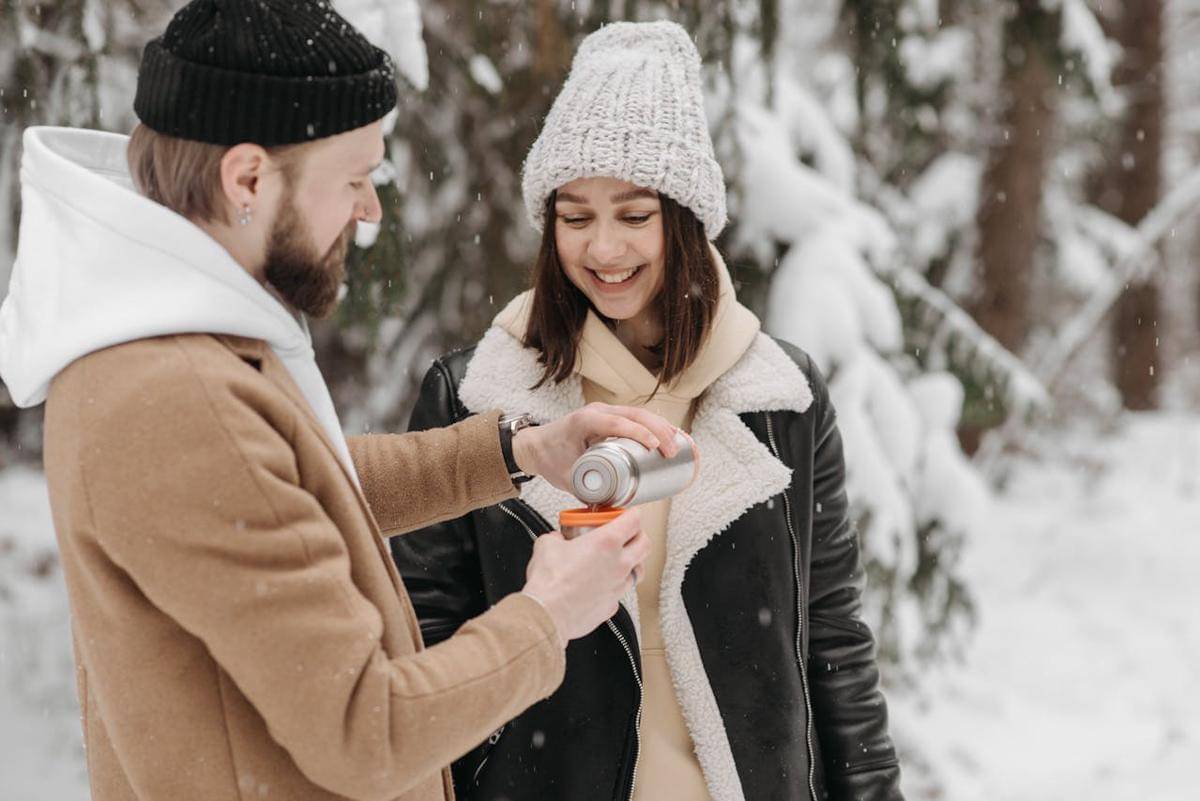 ilustrasi pasangan saling percaya