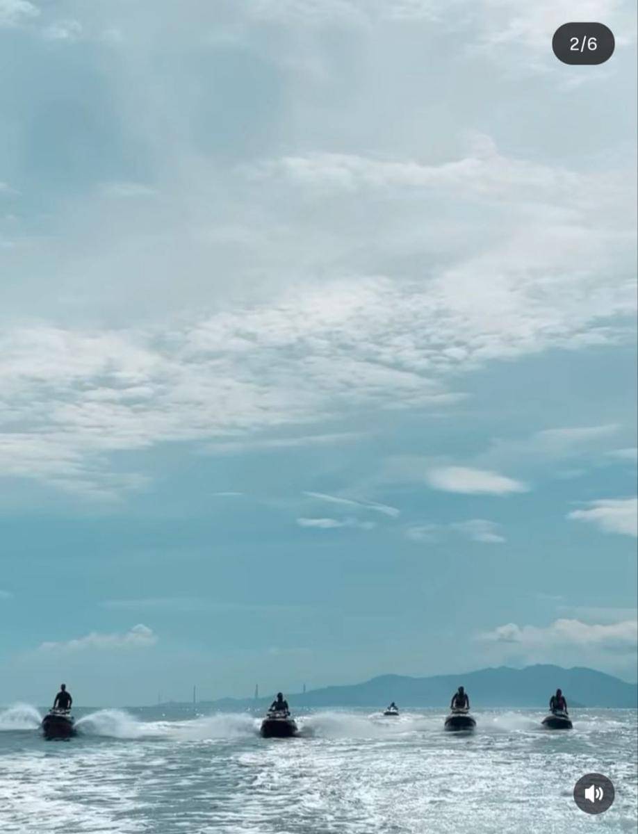 Verrell Bramasta main jet ski di Selat Sunda.