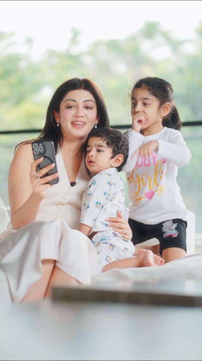 Pranitha dan anaknya