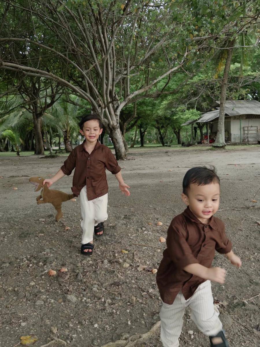 Potret Dinda Hauw dan Rey Mbayang rayakan ultah bersama