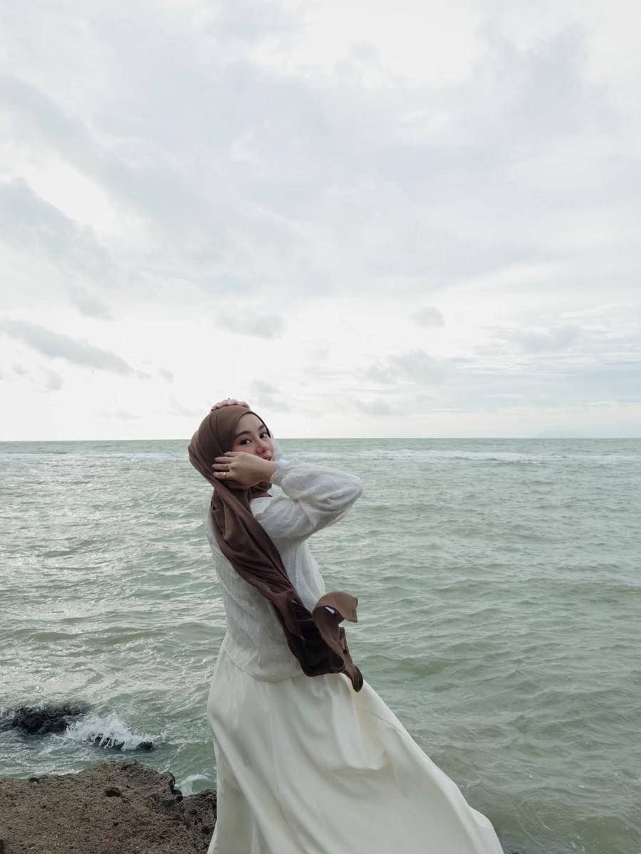 Potret Dinda Hauw dan Rey Mbayang rayakan ultah bersama