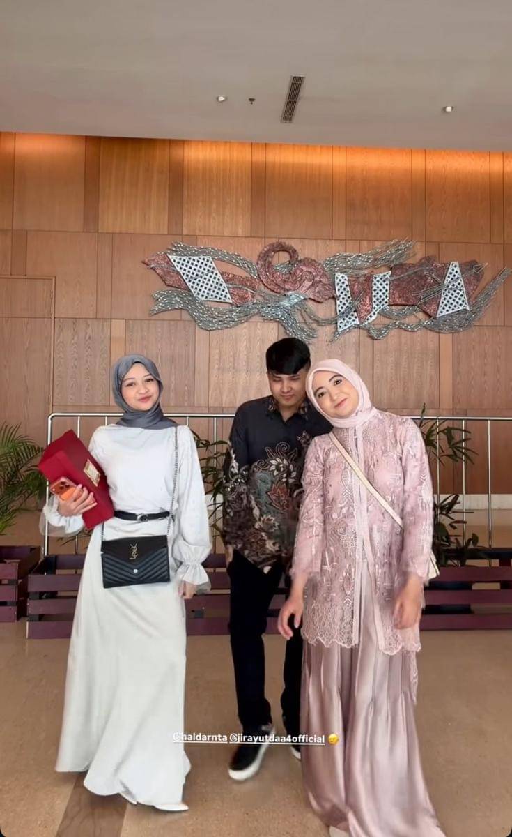 Gaya Tamu Artis di Pernikahan Boiyen