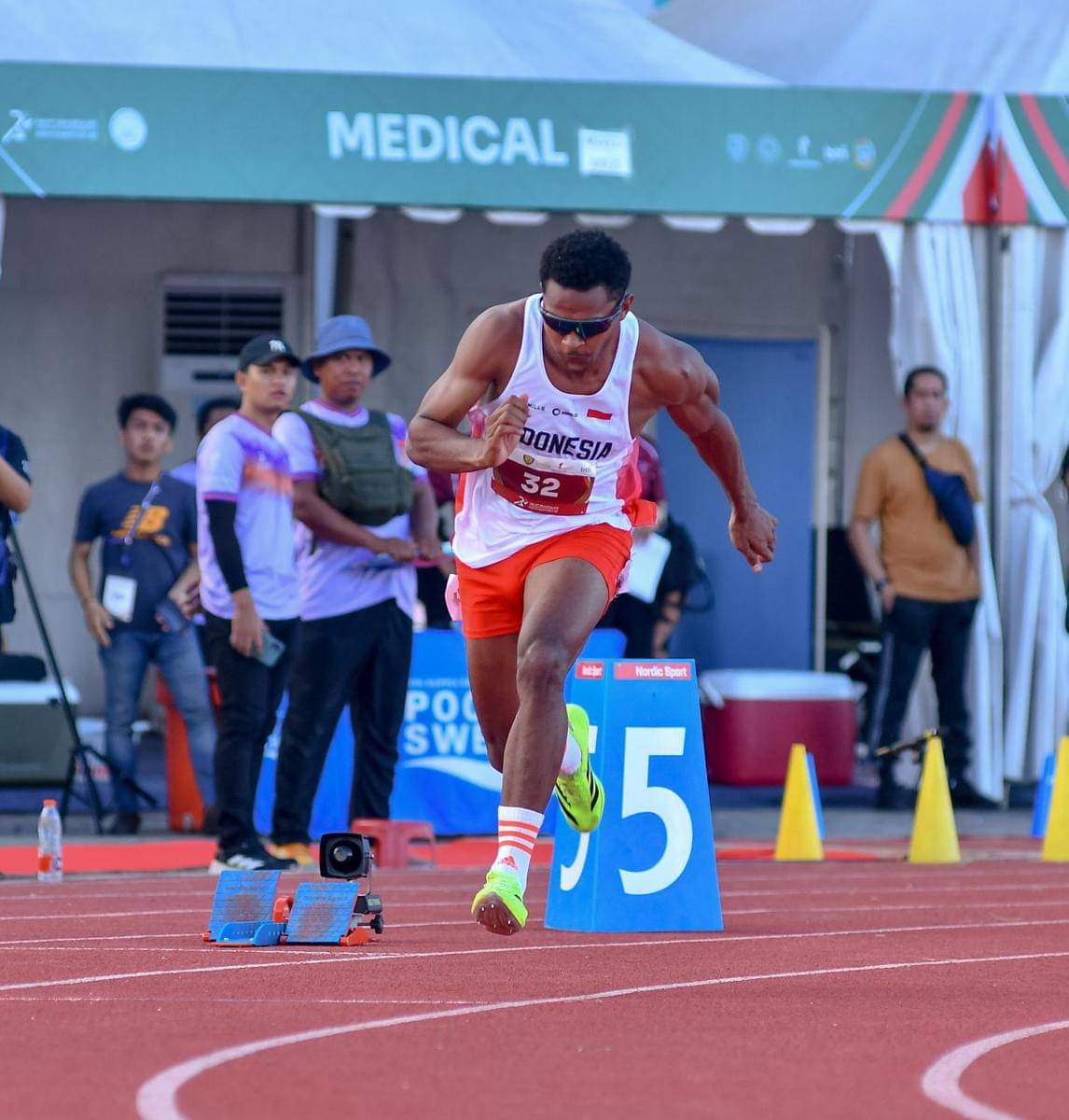 Sprinter Indonesia saat beraksi di SEA U-18 dan U-20 di Stadion Madya Atletik Sumut, Sabtu (15/11/2025) (dok.PASI)
