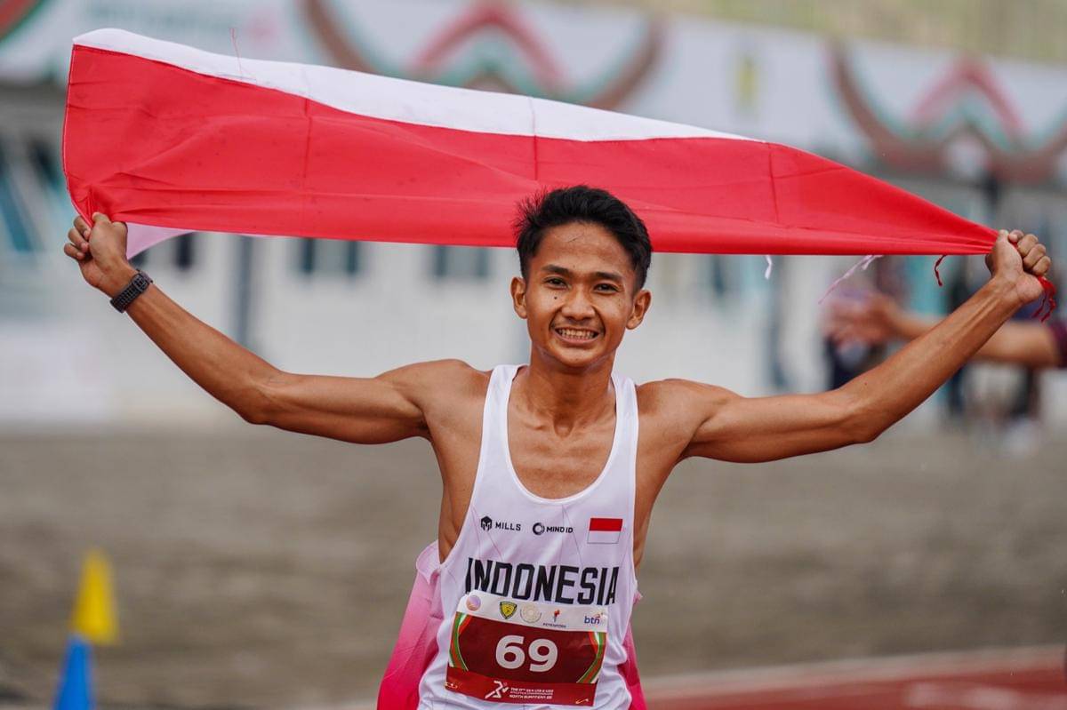 Atlet Indonesia Yad Hapizudin merebut medali emas pertamanya di ajang South East Asia (SEA) U-18 and U-20 Athletics Championships.