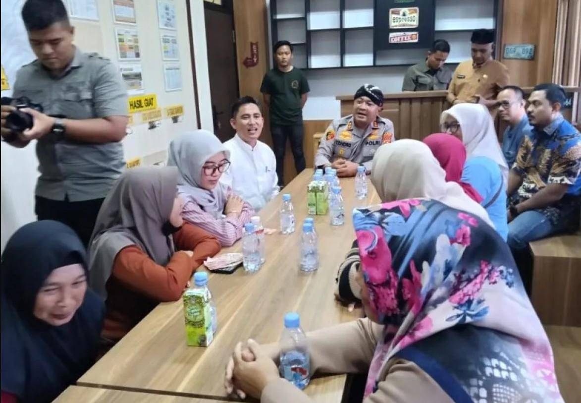 Proses mediasi yang dilakukan oleh Polres Serang bersama warga dan Dinsos di Serang