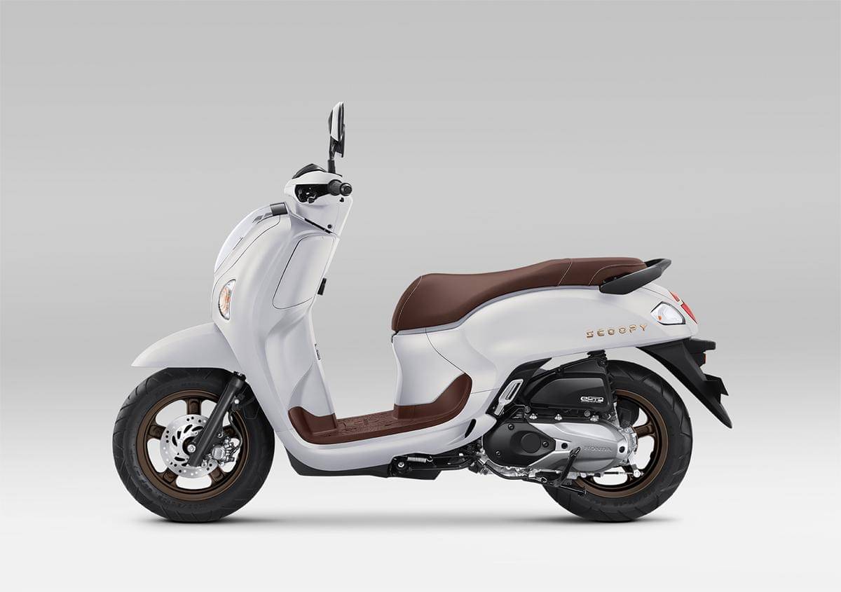 AHM - Scoopy - Prestige White.jpg