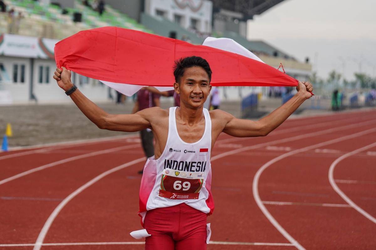 Atlet Indonesia Yad Hapizudin merebut medali emas pertamanya di ajang South East Asia (SEA) U-18 and U-20 Athletics Championships.