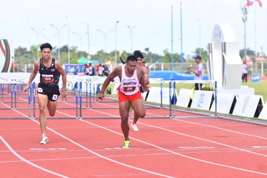 Sprinter Indonesia saat beraksi di SEA U-18 dan U-20 di Stadion Madya Atletik Sumut, Sabtu (15/11/2025) (dok.PASI)