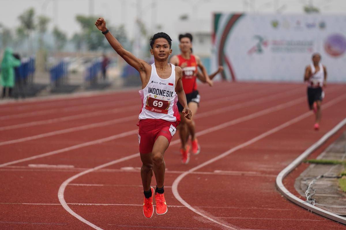Pelari Yad Hapizudin merebut medali emas Indonesia di ajang South East Asia (SEA) U-18 and U-20 Athletics Championships.