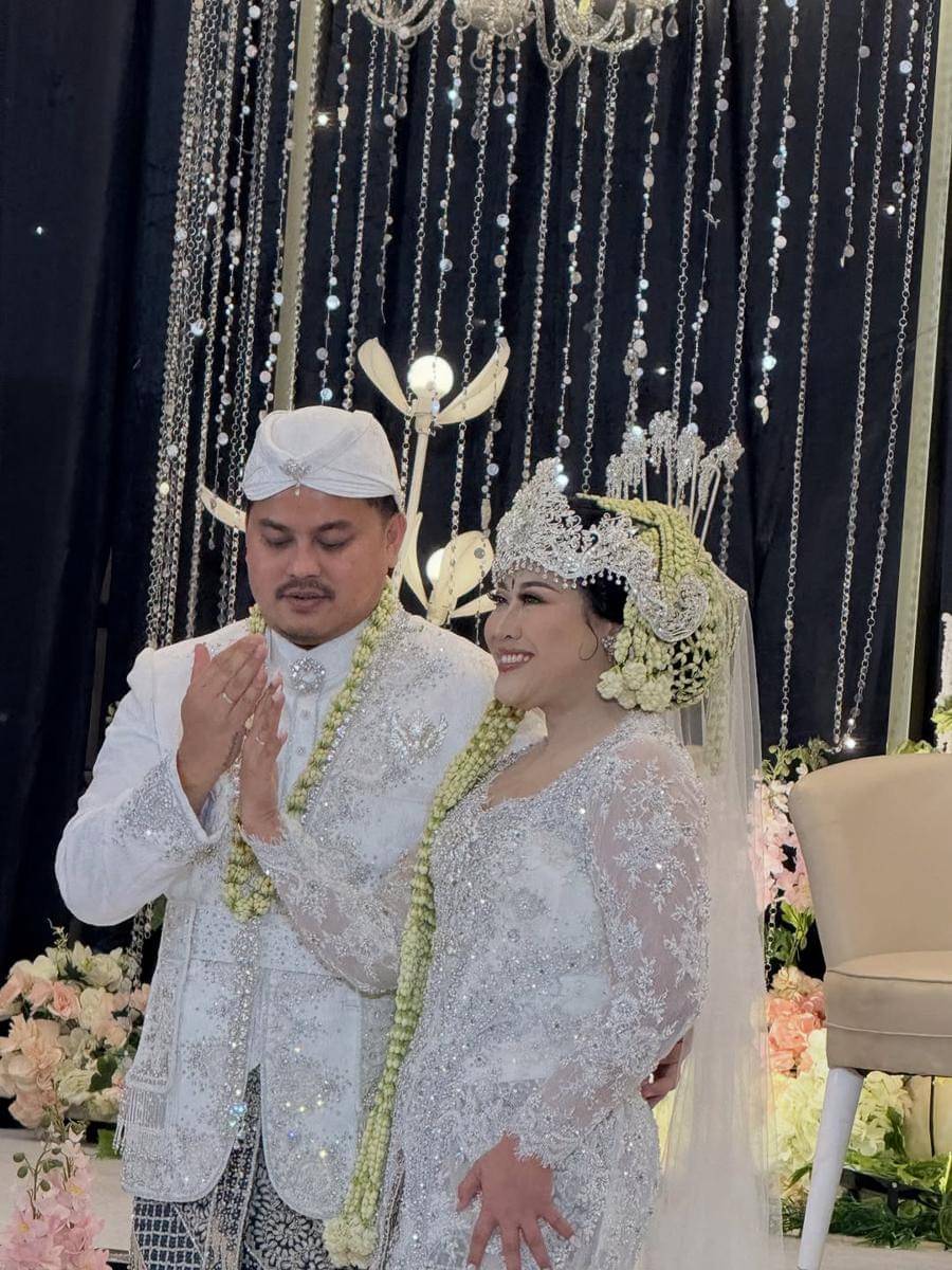 Happy wedding ikutan bahagia dehhh semoga selalu bahagia yaaaaa love love 💙🤍 (1).jpg
