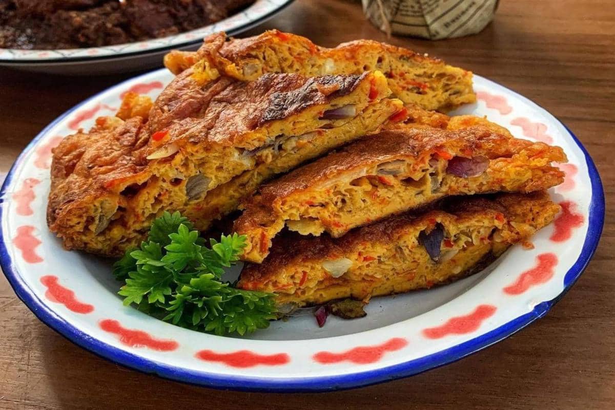 Telur dadar daun singkong