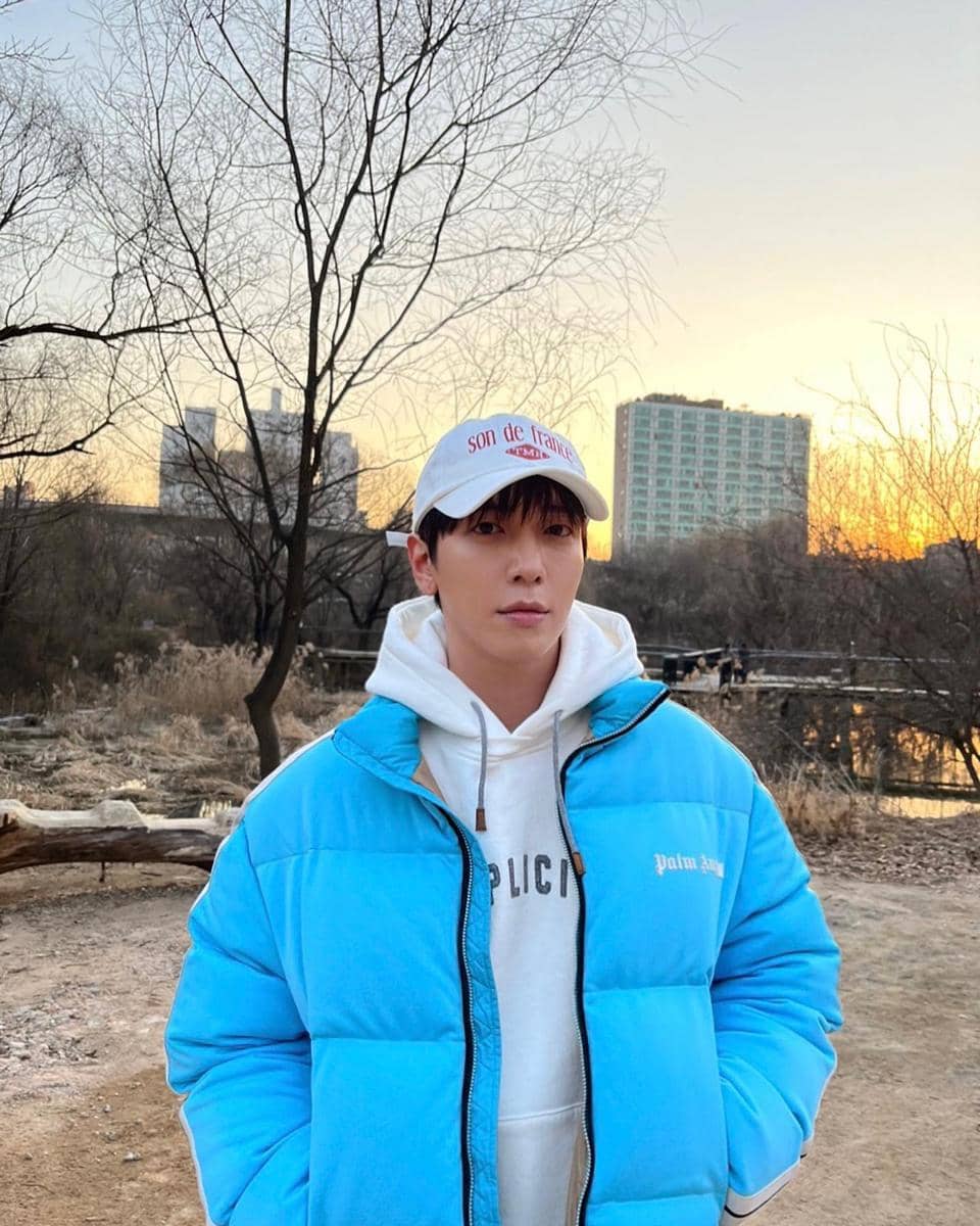 Style bernuansa cerah ala Jung Yong Hwa CNBLUE