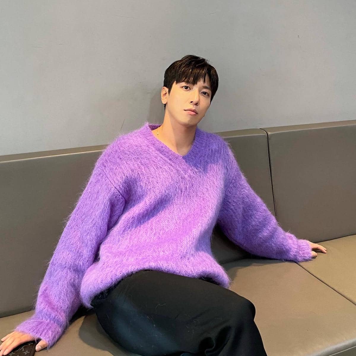 Gaya bernuansa cerah ala Jung Yong Hwa CNBLUE