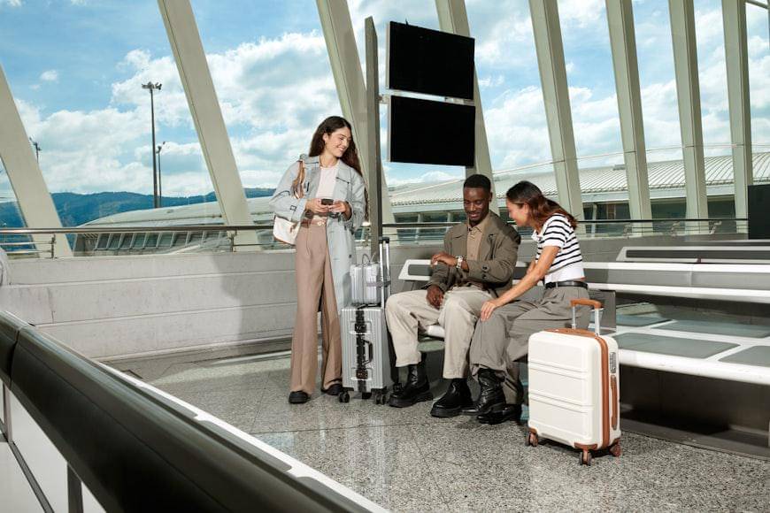 ilustrasi pengecekan barang bawaan di bandara