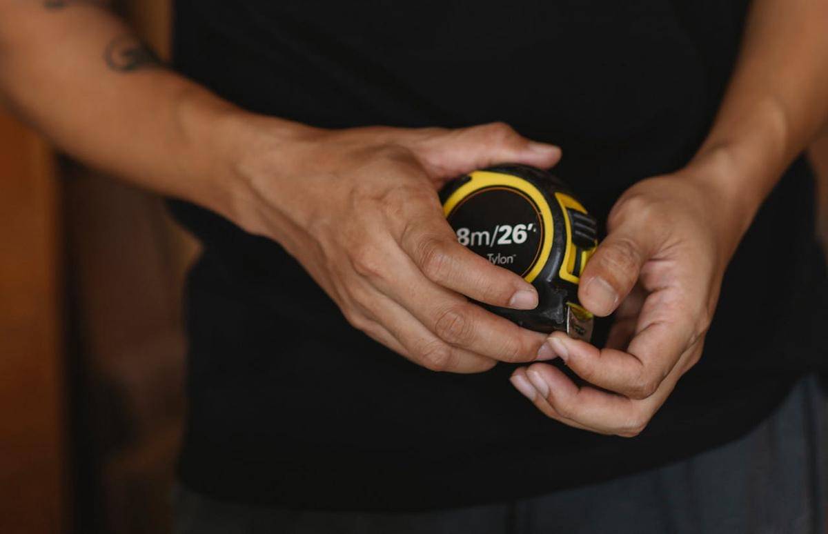 ilustrasi mengukur kaki