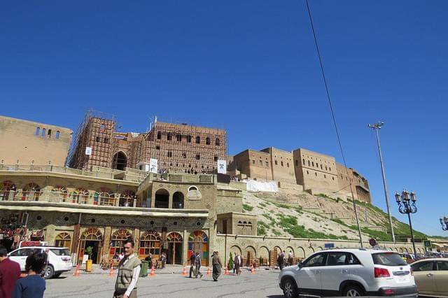 Ilustrasi kota Erbil yang sangat beragam etnis dan bahasa penduduknya