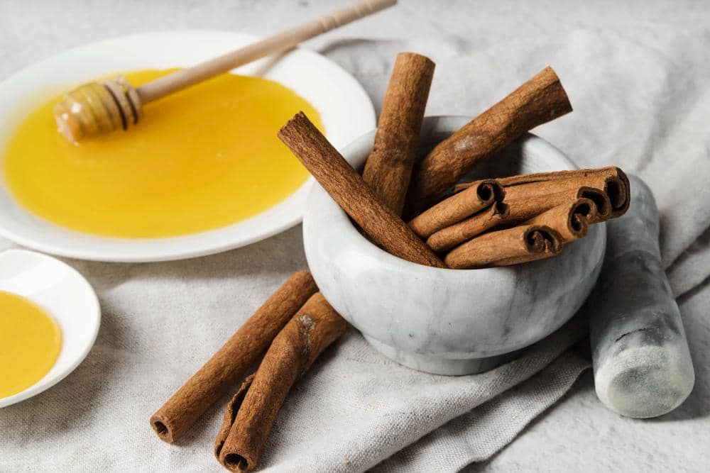 ilustrasi bahan cinnamon honey milk