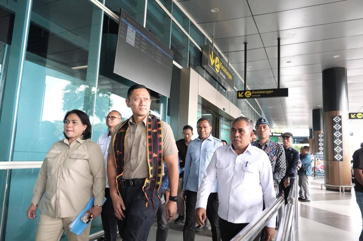 Menko AHY saat tiba di Bandara Komodo Labuan Bajo. (Dok Humas Setda Provinsi NTT)