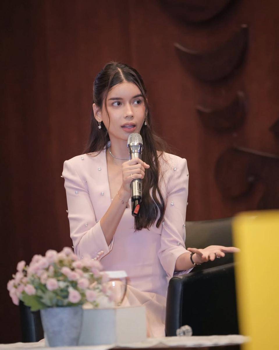 gaya rambut Sabrina Chairunnisa