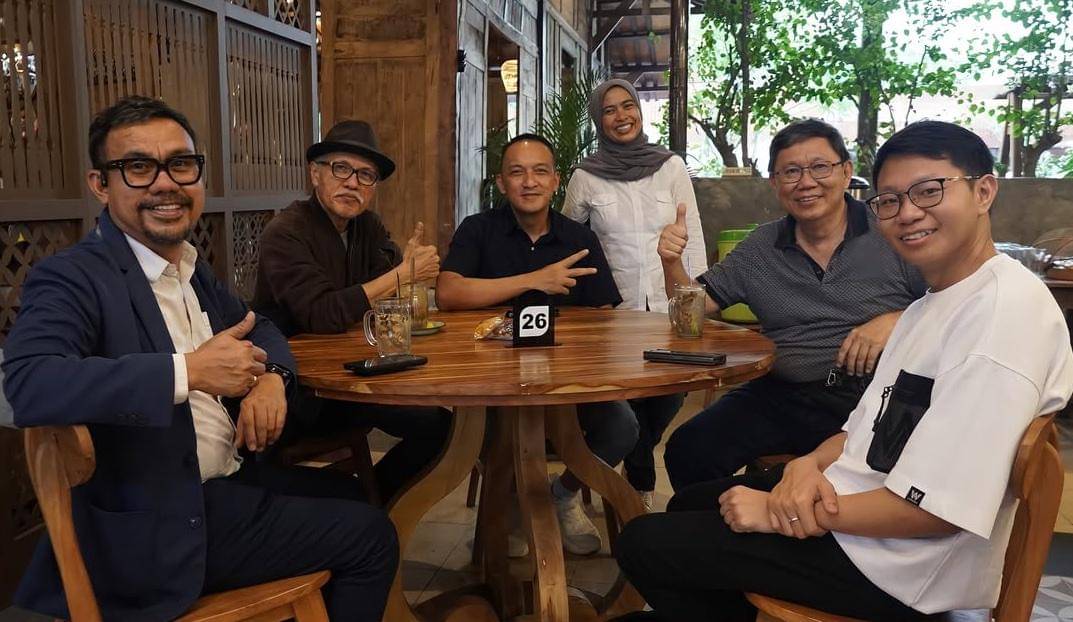 potret Eri Kuncoro bersama rekan