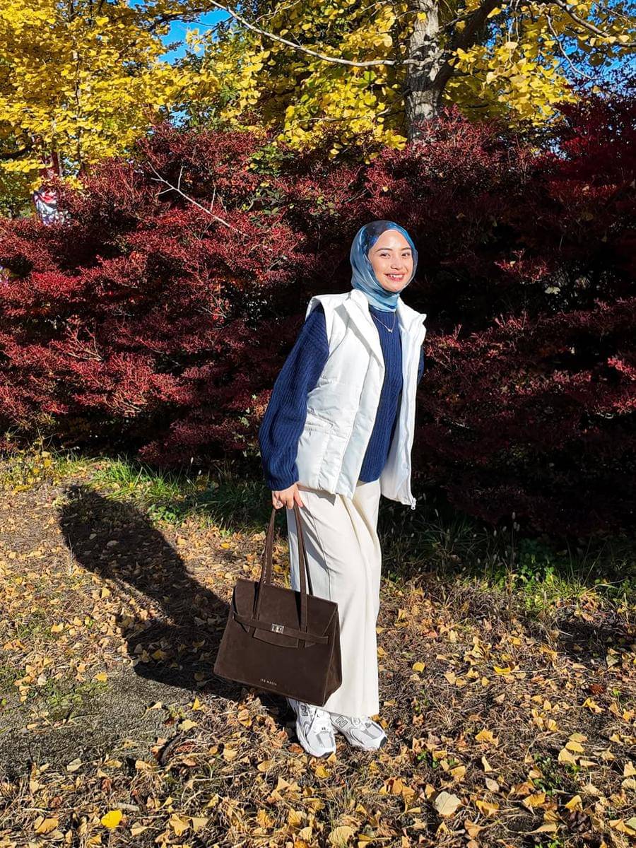 Inspirasi outfit ala Tania Dewi 