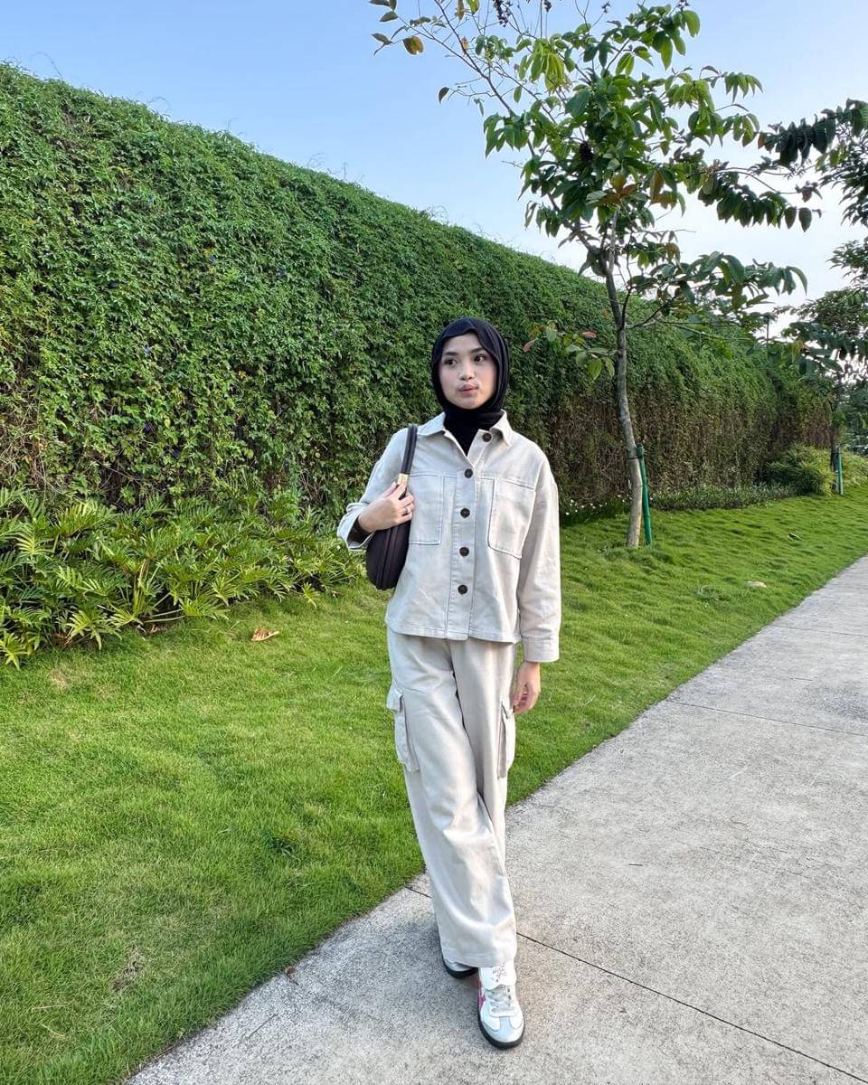 Outfit ala Tania Dewi 