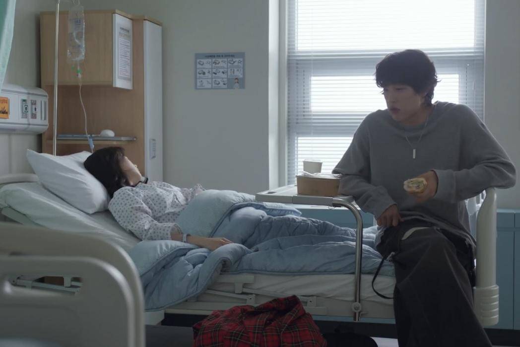 Wi Hong Sin (Jin Ho Eun) dan Wi Jeong Sin (Lim Ji Yeon) dalam drakor Nice to Not Meet You