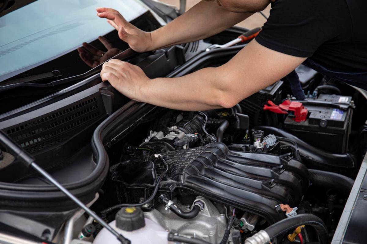 ilustrasi servis mobil