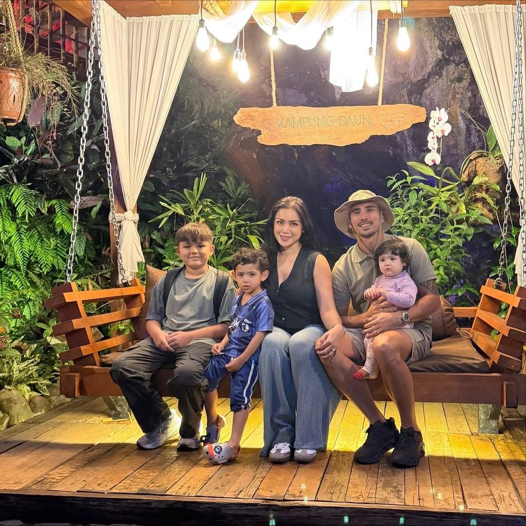 potret Jessica Iskandar dan keluarga di Kampung Daun, Bandung