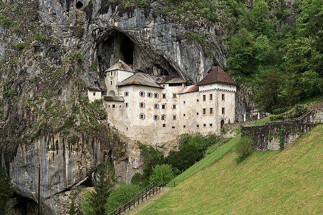 potret Predjama Castle, Slovenia