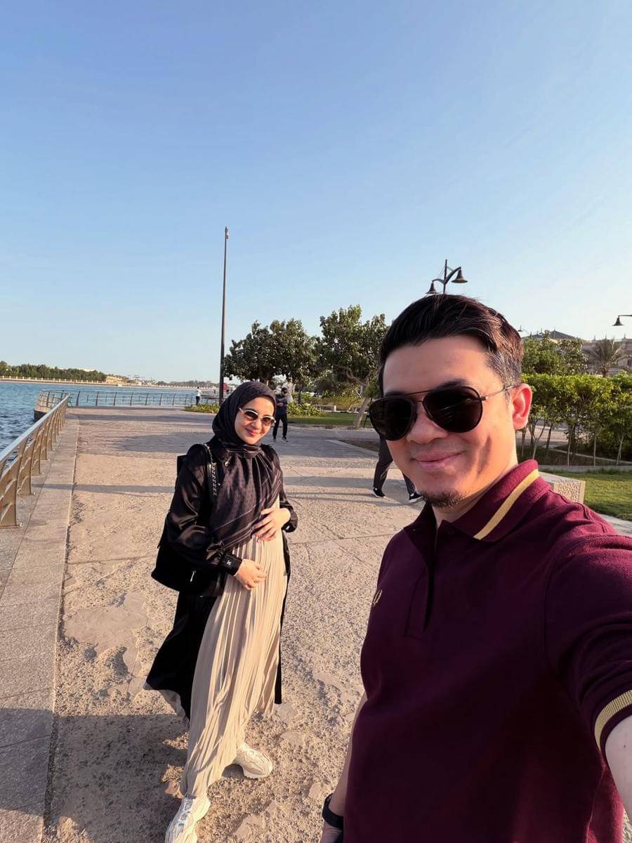 Potret Keluarga Zaskia Sungkar Berlibur di Jeddah