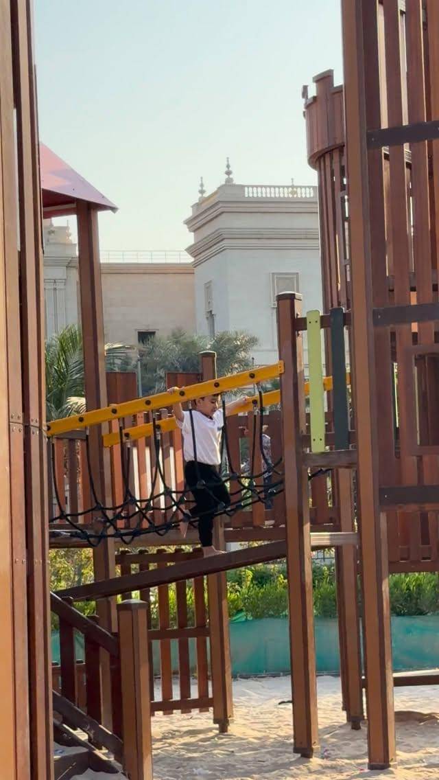 Potret Keluarga Zaskia Sungkar Berlibur di Jeddah