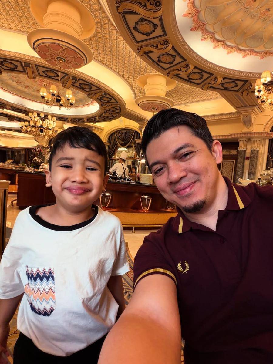 Potret Keluarga Zaskia Sungkar Berlibur di Jeddah