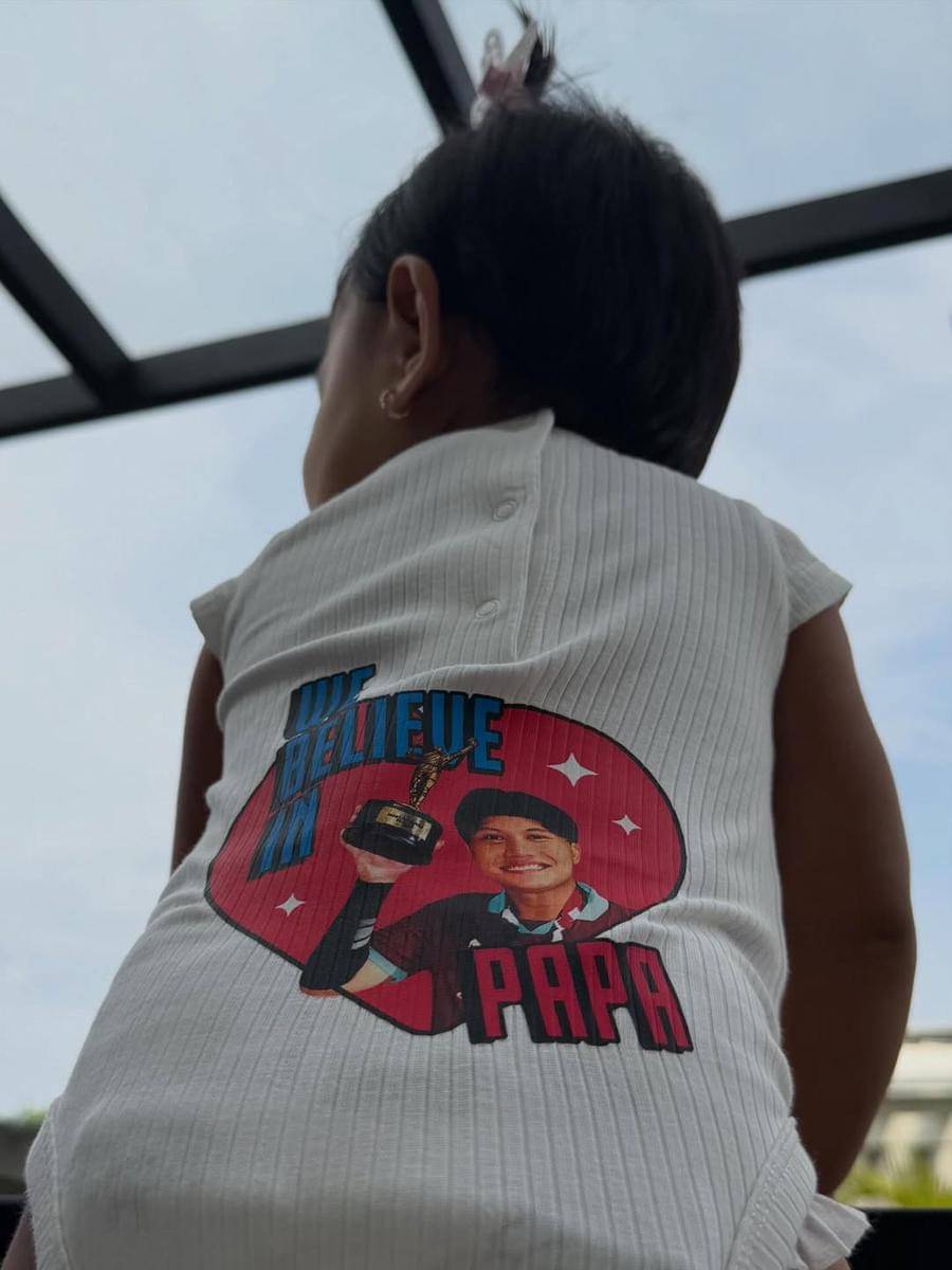 potret Mahalini dukung Rizky Febian bertanding voli