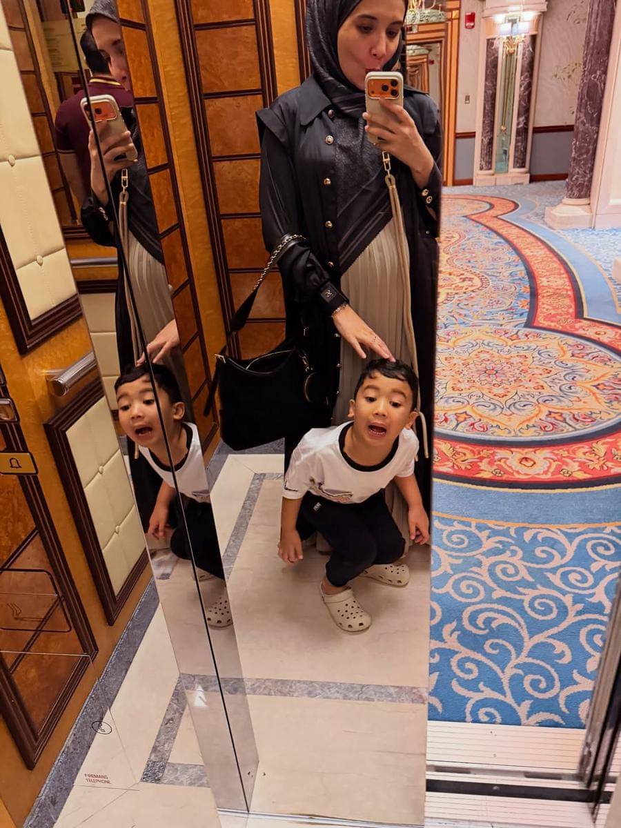 Potret Keluarga Zaskia Sungkar Berlibur di Jeddah