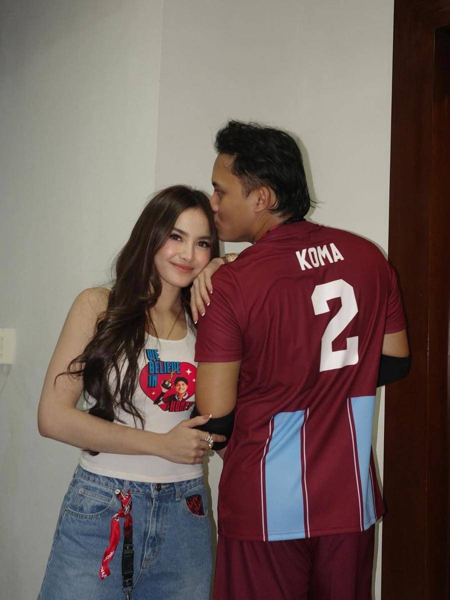 potret Mahalini dukung Rizky Febian bertanding voli