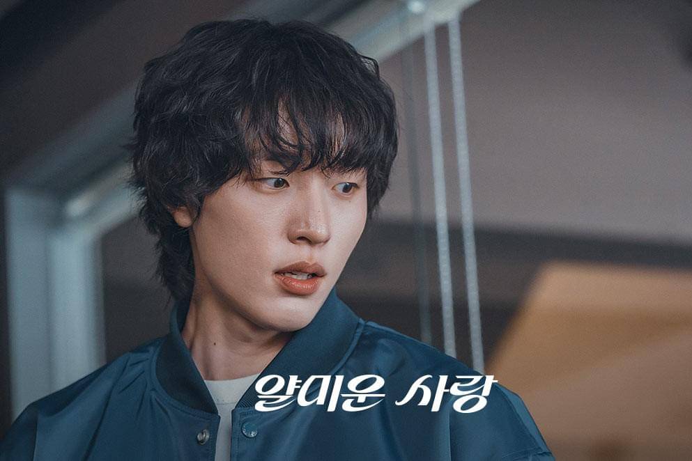 Wi Hong Sin (Jin Ho Eun) dalam drakor Nice to Not Meet You