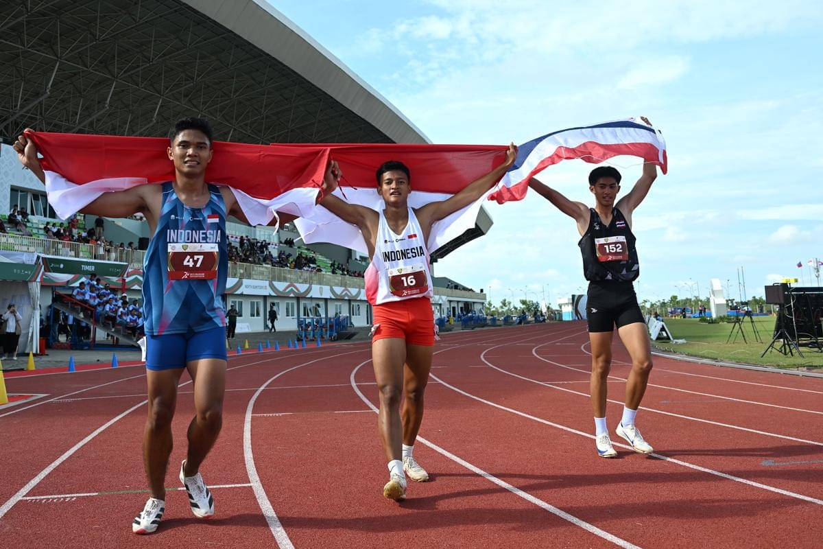 JUARA FINAL LARI 100M PUTERA U18.jpg