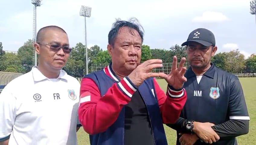 Presiden Sumsel United Cik Ujang hadir di latihan Laskar Juaro.