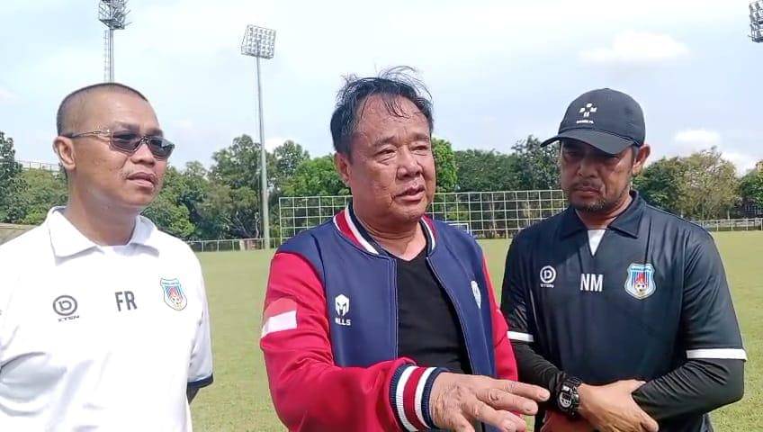 Presiden Sumsel United Cik Ujang hadir di latihan Laskar Juaro.