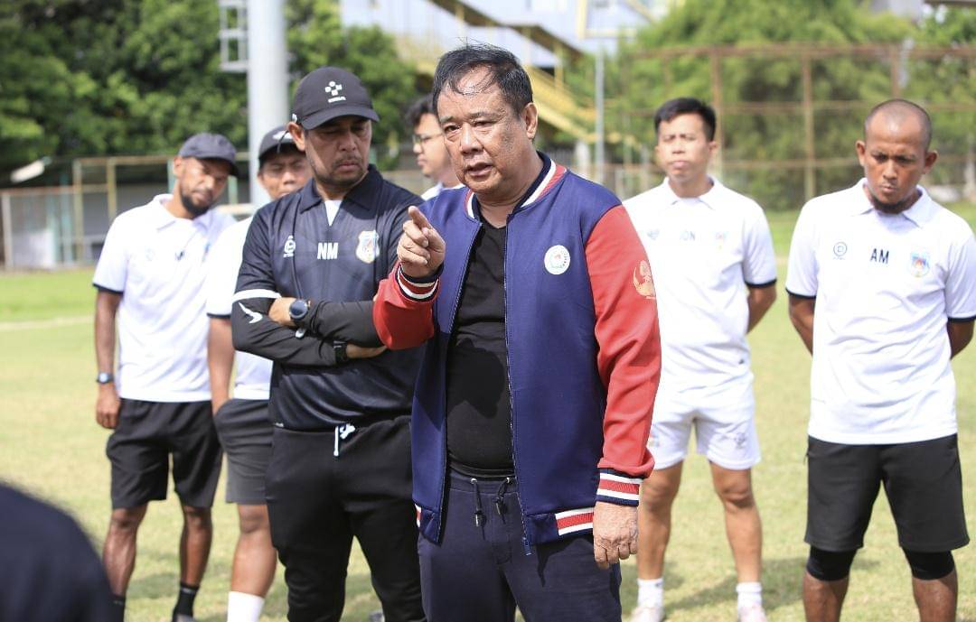 Presiden Sumsel United Cik Ujang hadir di latihan Laskar Juaro.