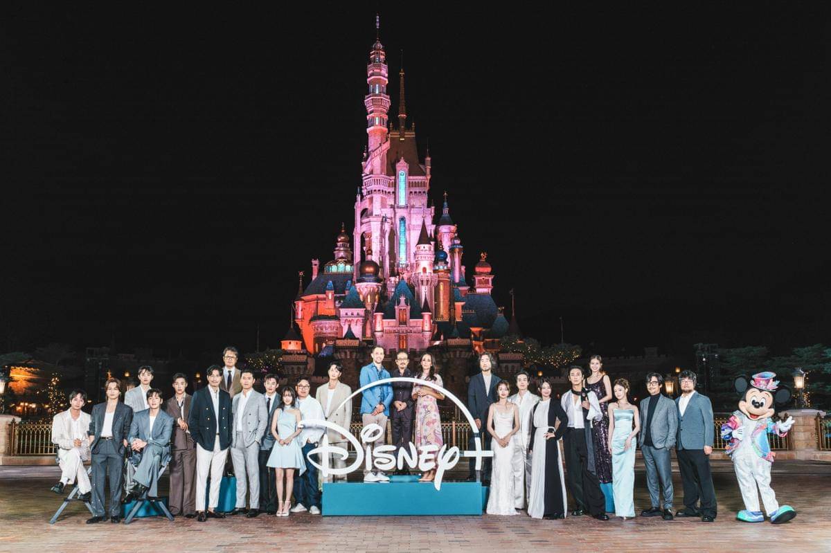 Para bintang dan story teller dari Amerika, Korea, dan Jepang di acara Disney+ Originals Preview in Hong Kong, Kamis (13/11/2025). (Dok. Disney)