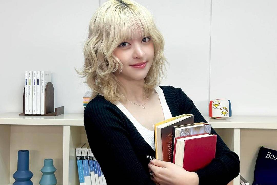 fakta kesukaan Lily NMIXX dalam membaca buku