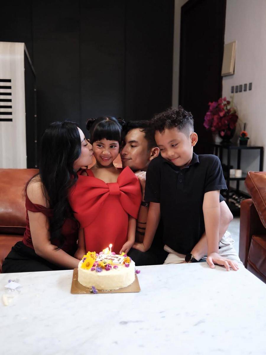 Rachel Vennya dan Okin rayakan ulang tahun Chava 