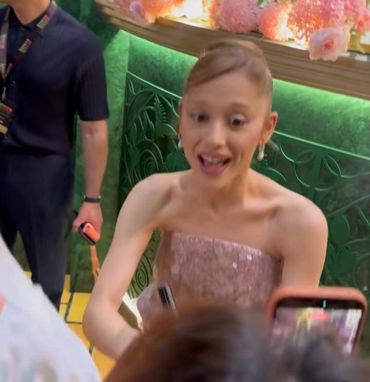 potret Marissa Nasution dan anak di Premiere Film Wicked di Singapura