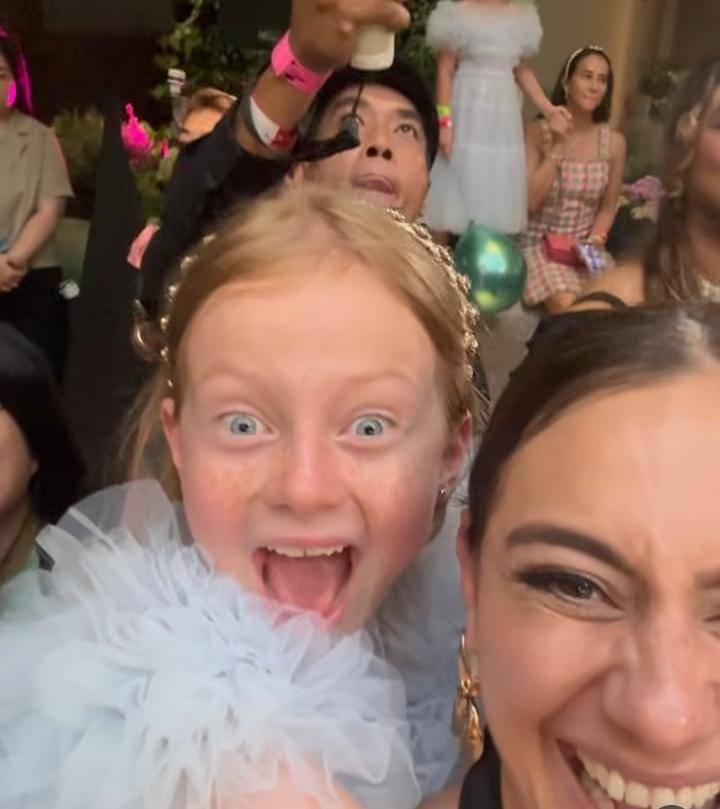 potret Marissa Nasution dan anak di Premiere Film Wicked di Singapura