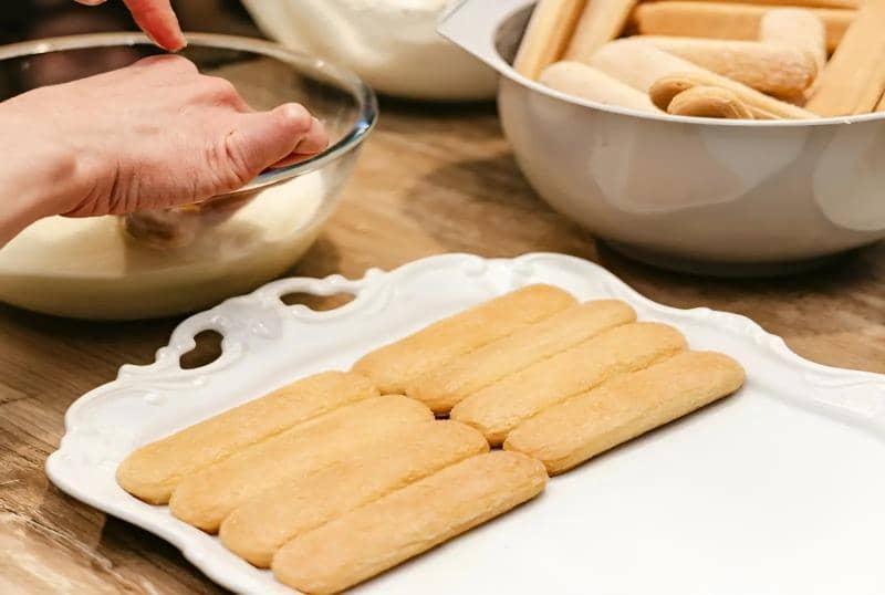 Ilustrasi membuat tiramisu