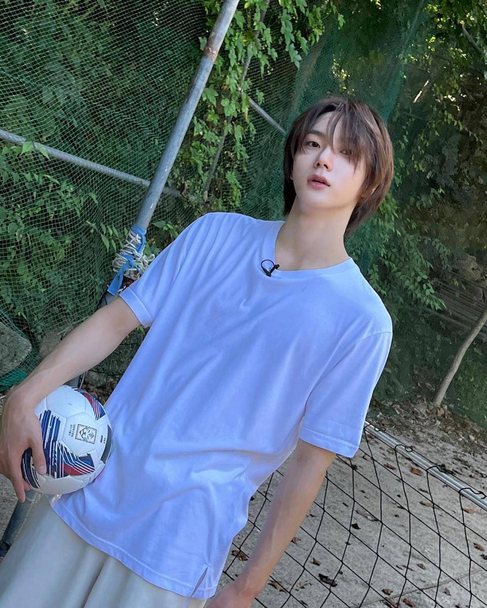 Styling kaos ala member BOYNEXTDOOR